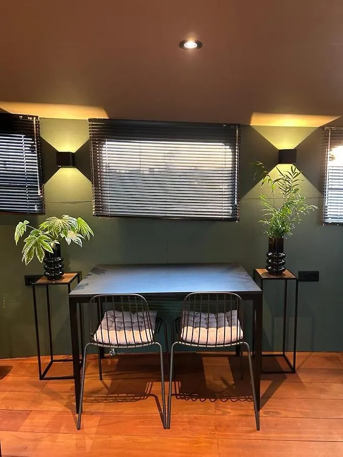 Wheelhouse Euphrate Houseboat Bed & Breakfast Diemen 0*,  Netherlands