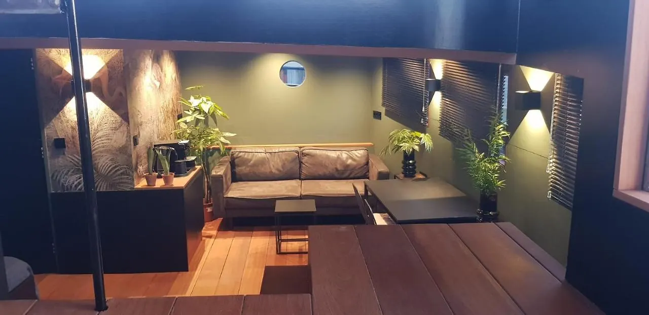 Wheelhouse Euphrate Houseboat Bed & Breakfast Diemen 0*,  Netherlands