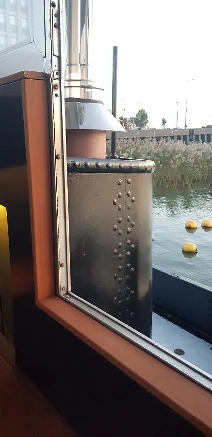 Bed and Breakfast Wheelhouse Euphrate Houseboat Diemerbrug